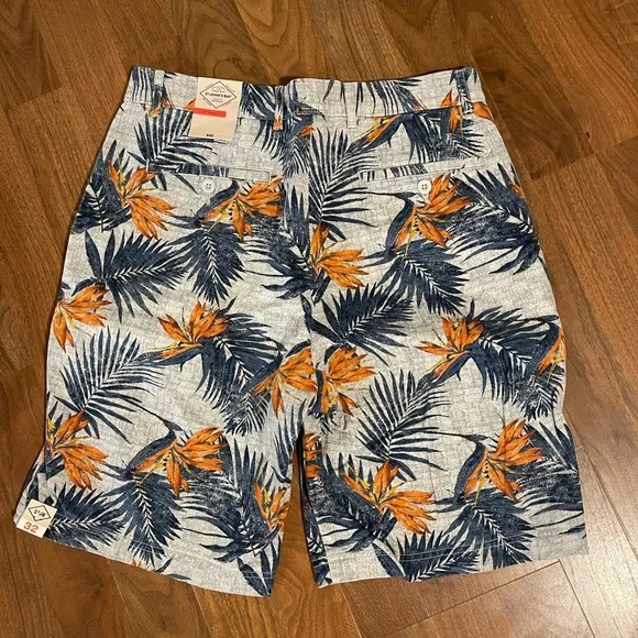 Brand new mens khaki shorts - Picture 2 of 2